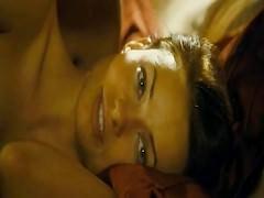 Сексуальные кадры эротической сцены из фильма с молодой знаменитостью
