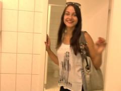 Молодая немка не прочь сексуально пошалить в туалете обычного магазина